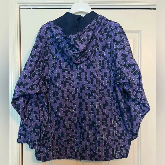 Nike Vintage 90s hooded windbreaker. Size small. Lightweight, packable. - Picture 6 of 6